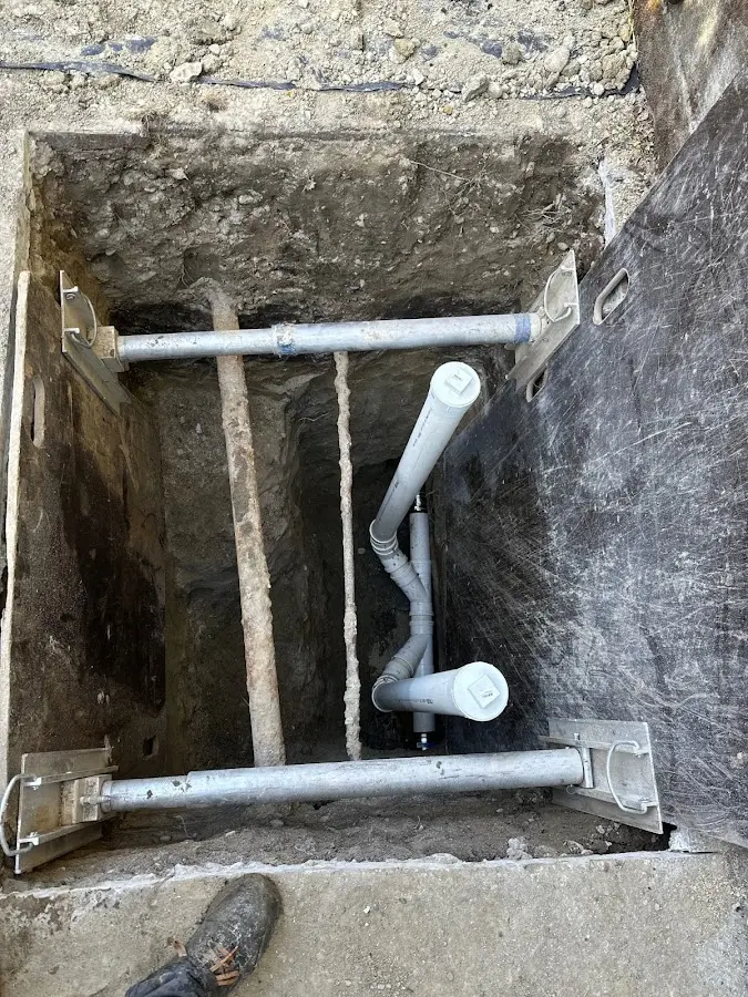 Experienced plumber completing Drain Cleaning work in Catoosa